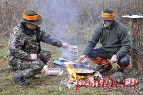 Как я стал охотником Вероятно, можно привести немало доводов &quot;за&quot; целесообразность приема в общество охотников с 16 лет, и &quot;против&quot;. Мне представляется, что при решении этого вопроса должны учитываться происходящие в обществе процессы и, выражаясь языком юристов, криминогенная обстановка в среде молодежи. Видимо, не будет преувеличением сказать, что среди подростков сейчас больше преступности, распущенности, чем было раньше. Мы, дети довоенных и военных лет, о многих…