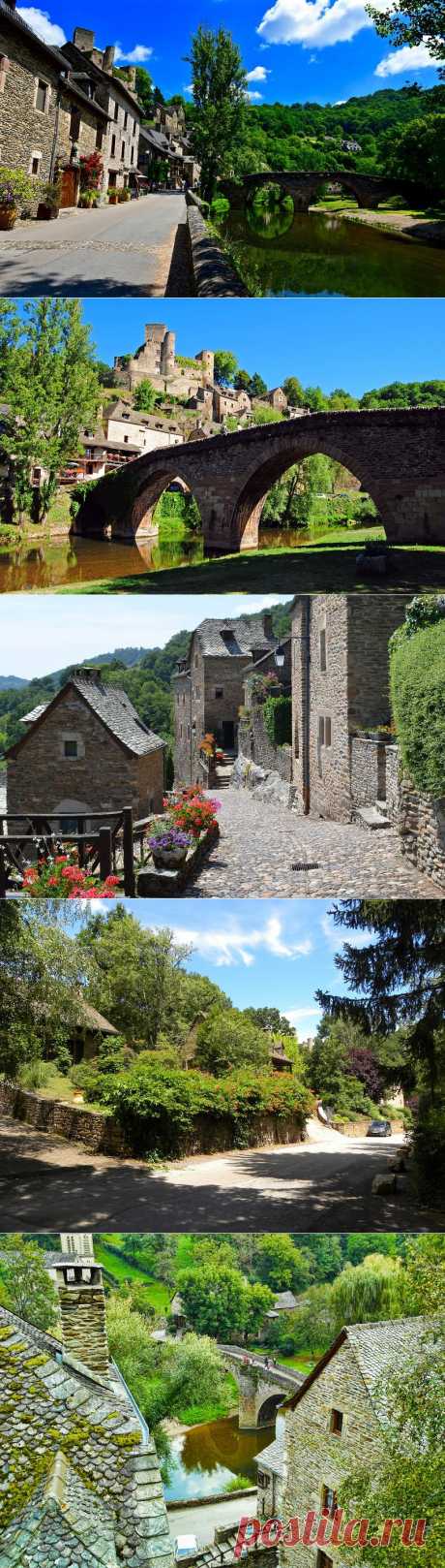 Деревня и замок Белькастель (Belcastel). Аверон, Франция.