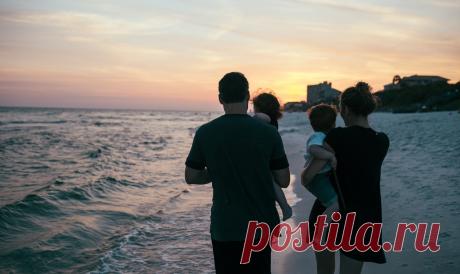 Вывод прост. У тех, кого не учили специально, не было причин думать, что им показали все возможные варианты, поэтому они начинали изучать ее тщательнее и открывали для себя новые возможности использования. И это относится не только к играм. Но и к жизни.