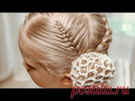 Прическа Пучок с сердцем и косой наизнанку / Красивые Прически для девочек в школу - YouTube