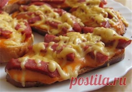 Горячие бутерброды с колбасой и сыром :: Кулинарные рецепты :: KakProsto.ru: как просто сделать всё