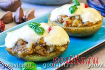 Фаршированный картофель с овощами и сыром моцарелла.