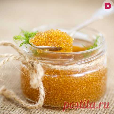 Особую популярность в наши дни обрела красная икра, черная же и вовсе стала практически легендой. В прежние времена ситуация была совсем иной – за царским столом предпочитали щучью икру и ценили ее гораздо выше других сортов.
