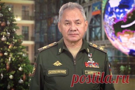 Шойгу в новогоднем поздравлении заявил о непобедимости Российской армии. Министр обороны РФ Сергей Шойгу в новогоднем поздравлении военнослужащих заявил, что Российская армия в очередной раз доказала свою непобедимость и способность «громить врага в любых условиях». Также Шойгу выразил благодарность волонтерам за ту помощь, которую они оказывают участникам специальной военной операции.