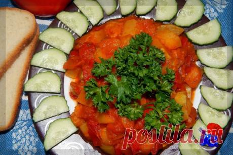 Овощи «Рататуй», или овощное рагу с кабачками - тушеные овощи, замечательное летнее блюдо, вкусное и незамысловатое, готовится быстро. Можно кушать горячим, но нашей семье особенно нравится в холодном виде, если немного размять овощи вилкой – то можно намазывать на хлеб.  Можно сделать блюдо пикантным, добавив молотый красный перец, или мелко порезанную острую перчинку, давленый чесночок.