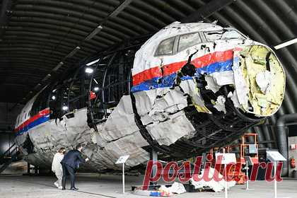 Австралия и Нидерланды подали в суд на Россию по делу о катастрофе MH17. Австралия и Нидерланды подали в суд на Россию и потребовали выплатить многомиллионную компенсацию по делу о катастрофе самолета авиакомпании Malaysia Airlines в Донецкой области в 2014 году. Об этом заявила глава МИД Австралии Марис Пейн. Заявление также подписали премьер Австралии Моррисон и его заместитель Джойс.