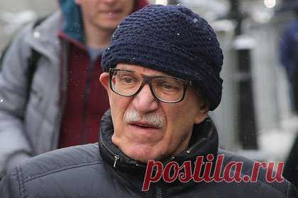 Стало известно о состоянии госпитализированного режиссера Митты. 90-летний российский режиссер Александр Митта, которого госпитализировали 12 ноября, находится в сознании, но умеренно оглушен. Подробности о его состоянии раскрыл источник «Известий». Как стало известно, Митте проведут санацию бронхов, что позволит улучшить отделение и выведение мокроты.