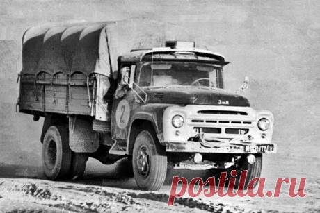 ЗИЛы в пустыне Каракумы: архивные фото 1971 года