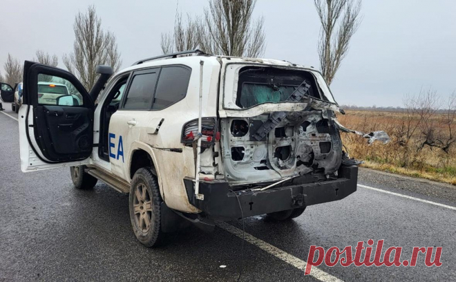 МАГАТЭ решило никого не обвинять в атаке на джип миссии до получения улик. В Международном агентстве по атомной энергии (МАГАТЭ) не стали заявлять конкретных обвинений в атаке беспилотника на автомобиль миссии на пути к Запорожской АЭС, предпочтя сначала получить доказательства.
