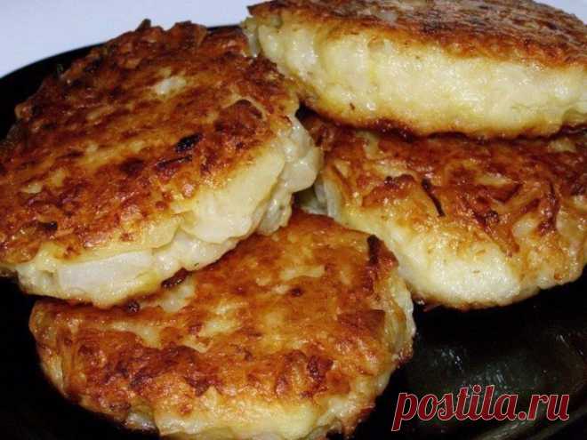 Постные котлеты из овсянки — даже не представляете как это вкусно пока не попробуете 


А готовить на раз, два, три!









Ингредиенты:
1 стакан овсяных хлопьев1 головка репчатого лука1 зубчик чеснока1 средняя картофелинаПанировочные сухариПерец, соль и Ваши любимые приправы по вку…