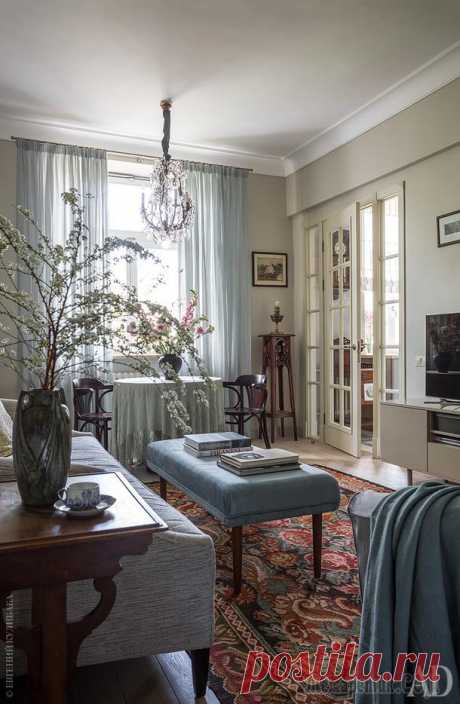 Квартира в духе старой Москвы в трёхэтажном доме.