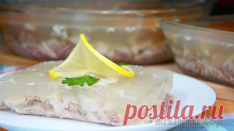 Праздничный холодец из свиных ножек, рульки и курицы