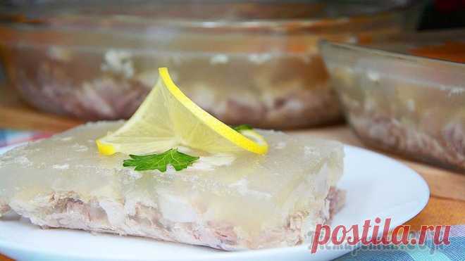 Праздничный холодец из свиных ножек, рульки и курицы