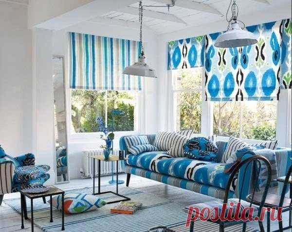 ШЬЕМ РИМСКУЮ ШТОРУ Необходимо:  • плотная ткань  • деревянный брус толщиной 2,5 см и шириной 5 см, длина бруса равна ширине шторы  • деревянные или металлические рейки длиной меньше ширины шторы на 3 см  • деревянный брусок, равный ширине шторы (для того чтобы оттянуть низ шторы)  • отделочная тесьма  • лента велкро (липучка), ее длина равна ширине шторы  • мелкие гвоздики  • пластмассовые или металлические кольца диаметром приблизительно 12 мм  • три куска нейлонового шнура, длина одного…