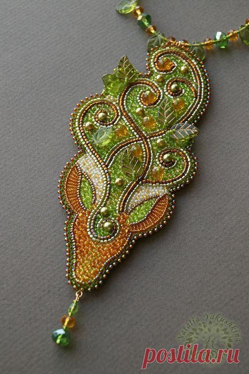 (11) Страж осени - Наталия | Bead Embroidered Pendants