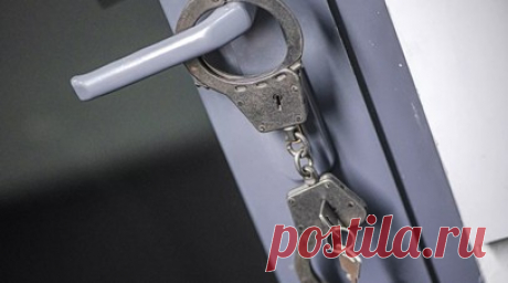 Обвинение запросило напавшему на Чибиса 14,5 года колонии. Обвинение требует назначить 14,5 года колонии Александру Быданову, напавшему в апреле с ножом на губернатора Мурманской области Андрея Чибиса. Читать далее