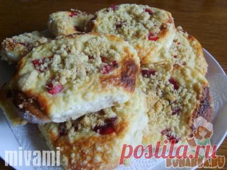 Рецепт: Талеры с начинкой, штройзелем и клубникой! (Quark-Streuseltaler mit Erdbeeren)