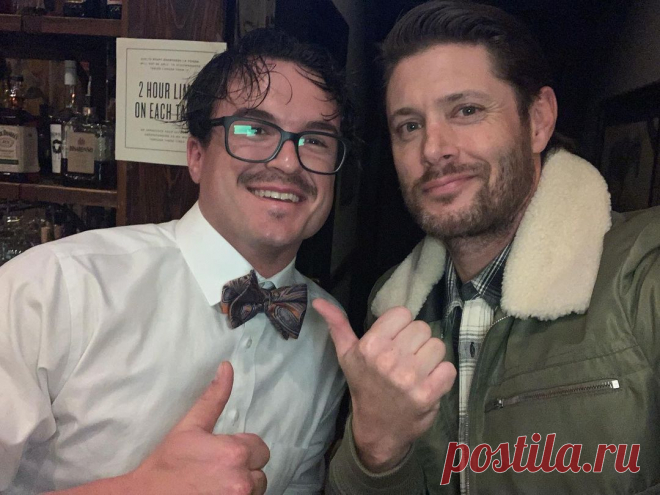 Jensen Ackles pictured with a fan in Lafayette, Louisiana on November 28th, 2021