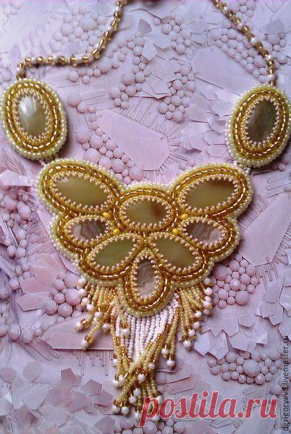 Купить "Камелия": вышитое бисером колье с ониксами и агатами - колье камни, колье камни бисер