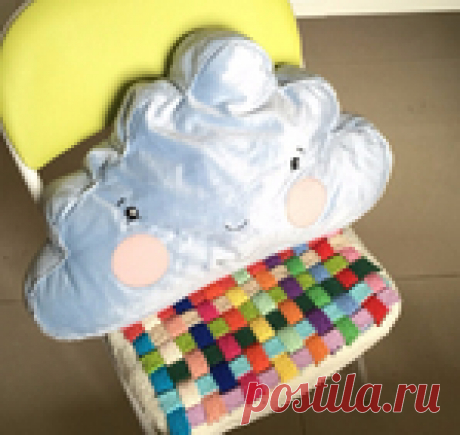 Сидушка крючком из цветных полосок