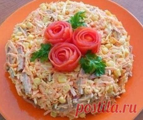Салатик с копченой колбасой