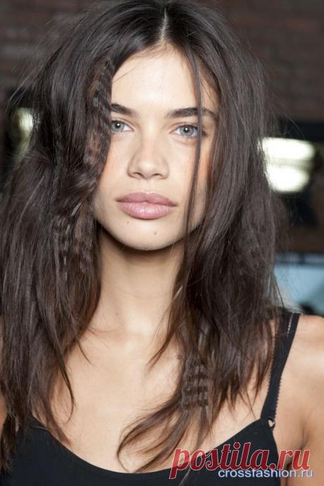 Crossfashion Group - Прически с показов весна-лето 2015: образ для бренда Jeremy Scott. Пошаговый урок