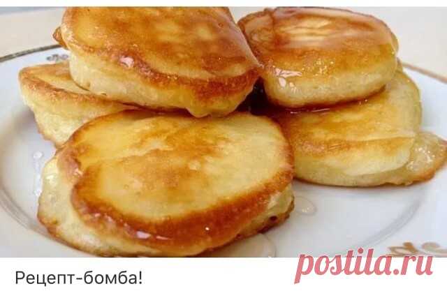 Рецепт-бомба!  

Оладушки получаются действительно очень пышные и воздушные)  
 
1. 0,5 банка кефира (можно любой-1%, жирный, а лучше вообще перестоявший)  
2. Кефир нагреть, чтобы горячий был - это главное.  
3. Добавить щепотку соли + 2-3 ст.л. сахара (без верха) +1 яйцо и перемешать хорошо.
4. Потом добавить до 3 стаканов муки и венчиком хорошо вымесить, чтобы консистенция была, как густая сметана.  
5. И 1 ч.л. соды без верха (по чуть-чуть всыпать) и хорошо перемешать ...