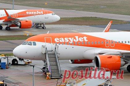 Пьяная пассажирка самолета бросалась на попутчиков и угрожала им расправой на борту