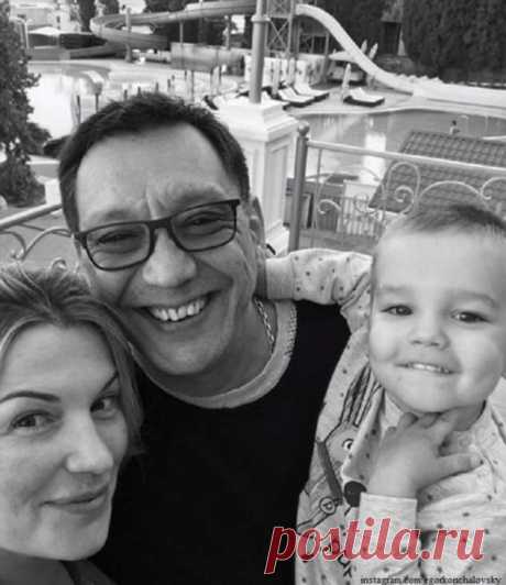 «Ребёнка не заметили»: Егор Кончаловский показал 2-летнего сына среди множества игрушечных машин | Краше Всех