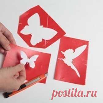 Делаем светящихся бабочек на стене.
