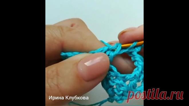 Скрещенные столбики.
В помощь начинающим мастерицам
⠀
Их можно использовать как самостоятельный элемент, для разделения разных видов узров или как часть основного узора.
⠀
 Обратите внимание: высота Х-столбиков равна двум рядам, поэтому набираем 4 ВП в начале ряда. В конце провязываем столбик с двумя накидами (в видео не показан).
⠀
Тренируйтесь каждый день, 