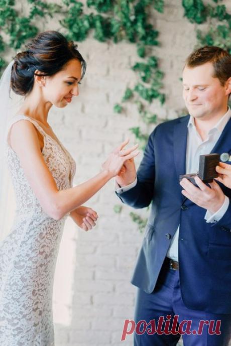 Саша сделал предложение Жене во время прогулки на гондоле в Венеции, и это определило всю концепцию их свадьбы. Посмотреть продолжение истории: