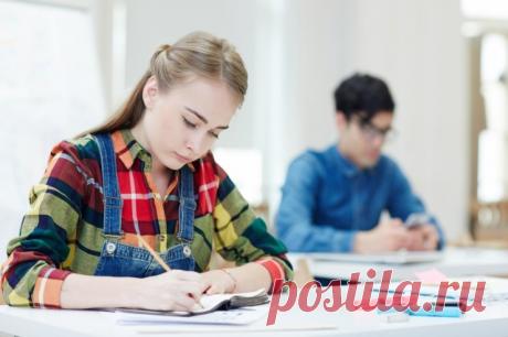 Выпускникам в Донбассе и Новороссии в 2024 году выдадут аттестат без ЕГЭ. Экзамен будут сдавать желающие поступить в вузы, сообщили в пресс-службе Рособрнадзора.