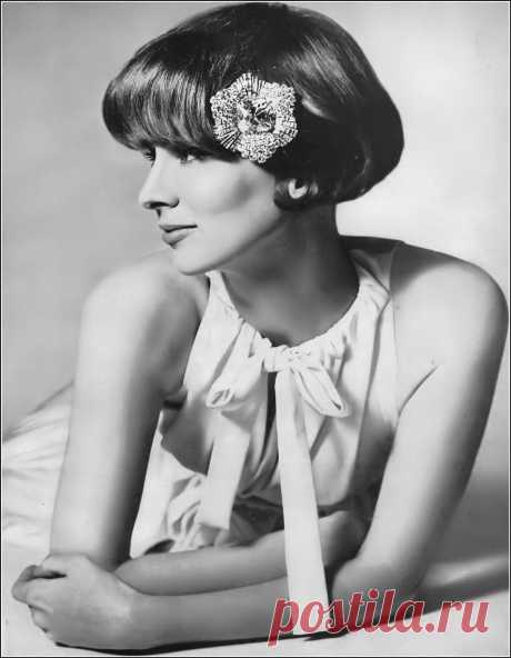Suzy Parker, photo by Richard Avedon, Harper's Bazaar, December 1962