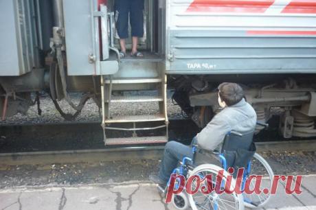 О помощи инвалидам на железной дороге 
Перевозчики наряду с владельцами железнодорожной инфраструктуры будут обязаны бесплатно помогать инвалидам при посадке в пассажирские поезда и высадке из них. Такой закон одобрил на днях Совет Федера…