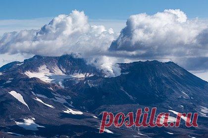 На Камчатке за час произошли два землетрясения. В Камчатском заливе у восточного побережья полуострова Камчатка произошли два землетрясения за час. Об этом говорится на сайте единой геофизической службы РАН. Первый толчок зафиксировали в 9:45 по местному времени (00:45 по московскому времени). Расстояние от поселка Усть-Камчатск составило 83 километра.