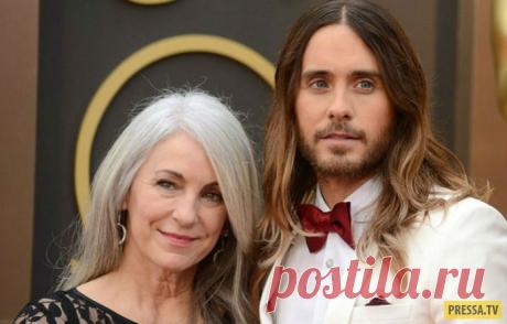 Знаменитости со своими мамами (12 фото) | Чёрт побери Предлагаем вам взглянуть на подборку звезд с их матерями. Зачастую их можно принять за старших сестер, ведь время над ними не властно. А звездные красавцы и красавицы наглядно демонстрируют, что гены играют большую роль. Белла и Джиджи Хадид с мамой Иоландой Хадид Красавицы Белла и Джиджи не смотря на юный возраст уже стали знаменитыми и востребованными во всем мире топ-моделями. И мы знаем, по чьим стопам пошли девушки...