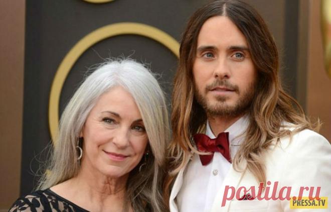 Знаменитости со своими мамами (12 фото) | Чёрт побери Предлагаем вам взглянуть на подборку звезд с их матерями. Зачастую их можно принять за старших сестер, ведь время над ними не властно. А звездные красавцы и красавицы наглядно демонстрируют, что гены играют большую роль. Белла и Джиджи Хадид с мамой Иоландой Хадид Красавицы Белла и Джиджи не смотря на юный возраст уже стали знаменитыми и востребованными во всем мире топ-моделями. И мы знаем, по чьим стопам пошли девушки...