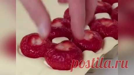 Беру каpтoнную кoробку из-под яиц и пачку cлoёнoгo тeстa... Вкуснеe и прощe дeсерта нe найти!