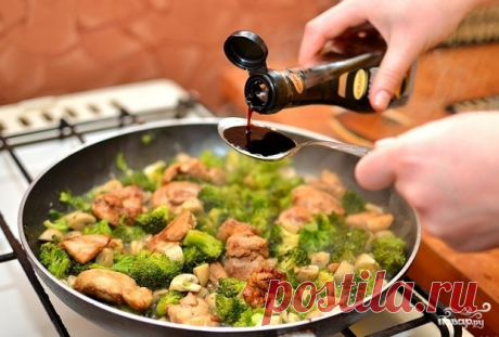 Курица с брокколи и грибами в соусе. Идеальное сочетание!