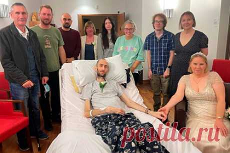 Смертельно больной мужчина женился на любви всей жизни и умер через 19 дней. В Бирмингеме, Англия, смертельно больной 38-летний Саймон Стивенс женился на любви всей жизни в хосписе и умер почти через три недели после свадьбы. Поскольку Стивенс был постоянным волонтером приюта для животных, незадолго до смерти он попросил создать от его имени страницу сбора средств на нужды приюта.