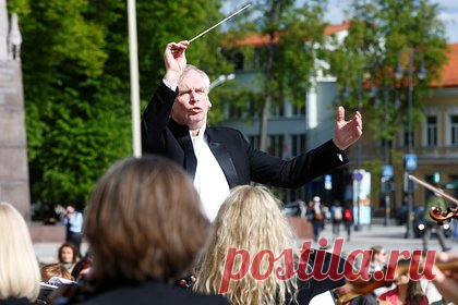 Глава государственного оркестра Литвы выступил против запрета русских классиков. Художественный руководитель Государственного оркестра Литвы Гинтарас Ринкявичюс выступил против запрета на исполнение произведений русских классических композиторов. Он заявил, что согласен с запретом на въезд в республику тем, кто поддерживает СВО, но не понимает, чем провинились Чайковский, Рахманинов и Шостакович.