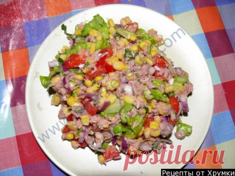 Рыбный салат с кукурузой, огурцом и тунцом