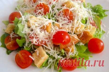 Салат с помидорами черри и сухариками