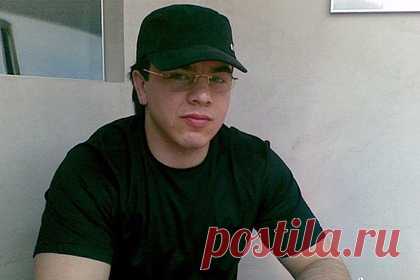 Главного вора в законе Чечни заподозрили в растрате миллионов долларов из общака. Криминальные авторитеты заподозрили главного вора в законе Чечни Ахмеда Шалинского, известного в криминальных кругах, как Домбаев, в присвоении и растрате 150 миллионов рублей (около двух миллионов долларов) из воровского общака — казны преступного мира. Он должен отчитаться об использовании денег в трехдневный срок.