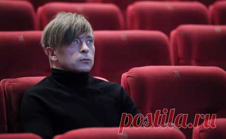 Лёва из «Би-2» сообщил, что не вернется в Россию. В комментариях в соцсети Лёва заявил, что не планирует возвращаться в Россию. Прошлой весной у группы не прошел концерт в Омске после их отказа выступать под баннером «Za президента». Летом были отменены концерты в других городах