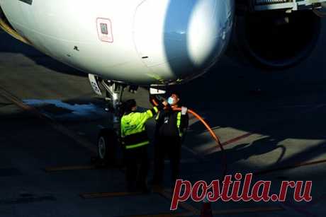 Власти Китая уточнили информацию об иностранцах на борту разбившегося Boeing 737. На борту разбившегося на юге Китая пассажирского Boeing 737 не было иностранцев, на рейсе были только граждане КНР. Количество иностранных пассажиров уточнили власти страны со ссылкой на заявление представителей авиакомпании China Eastern Airlines. Авиакомпания выразила глубокую скорбь в связи с катастрофой.