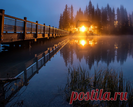 Canada, British Columbia, Emerald Lake, twilight fog,