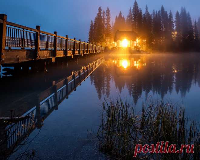 Canada, British Columbia, Emerald Lake, twilight fog,