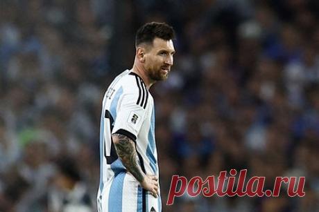 Месси пропустил свадьбу сестры жены по соображениям безопасности. Аргентинский футболист Лионель Месси пропустил свадебную церемонию сестры жены Антонеллы Карлы Рокуццо. Он не присутствовал на церемонии по соображениям безопасности: у церкви в аргентинском Росарио собралось большое количество людей. Позднее футболист присоединился к вечеринке.